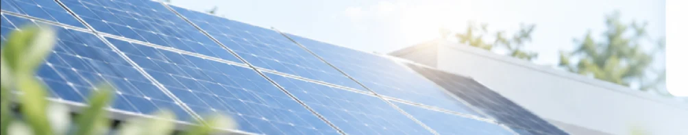 Fotovoltaické panely při prohlídce